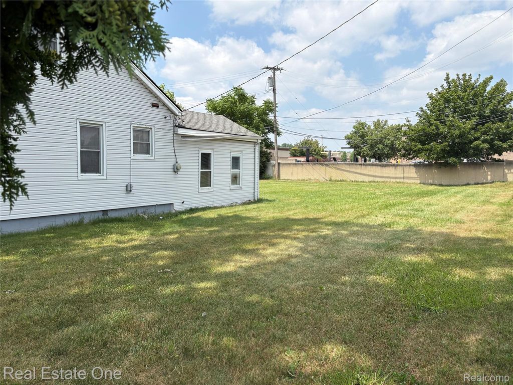 5873 Elmgrove Avenue, Warren city