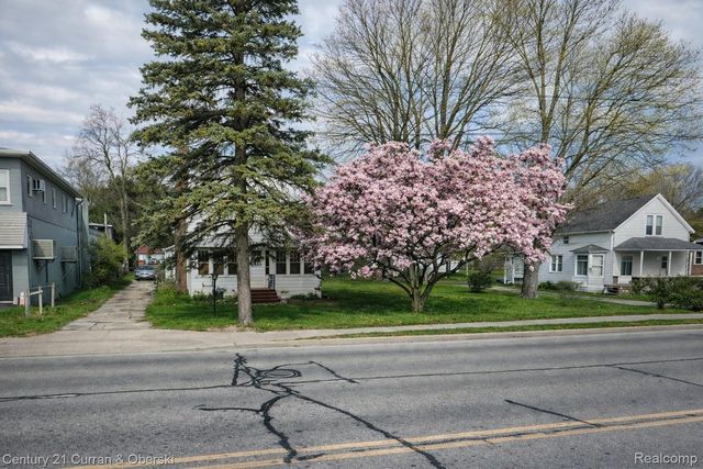 1027 N Leroy Street, Fenton