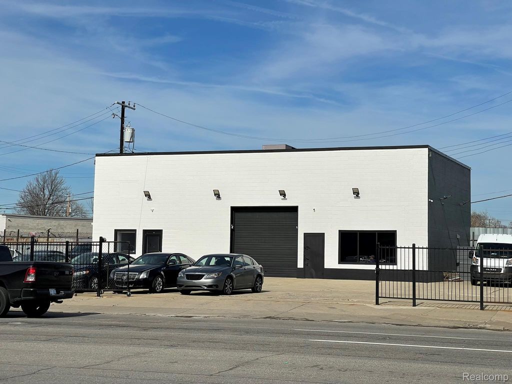 16504 Woodward Avenue, Highland Park city
