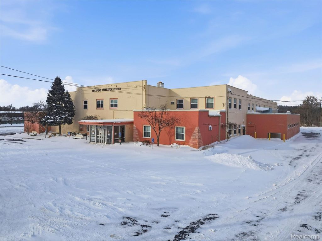 5640 Williams Lake Road, Waterford charter township