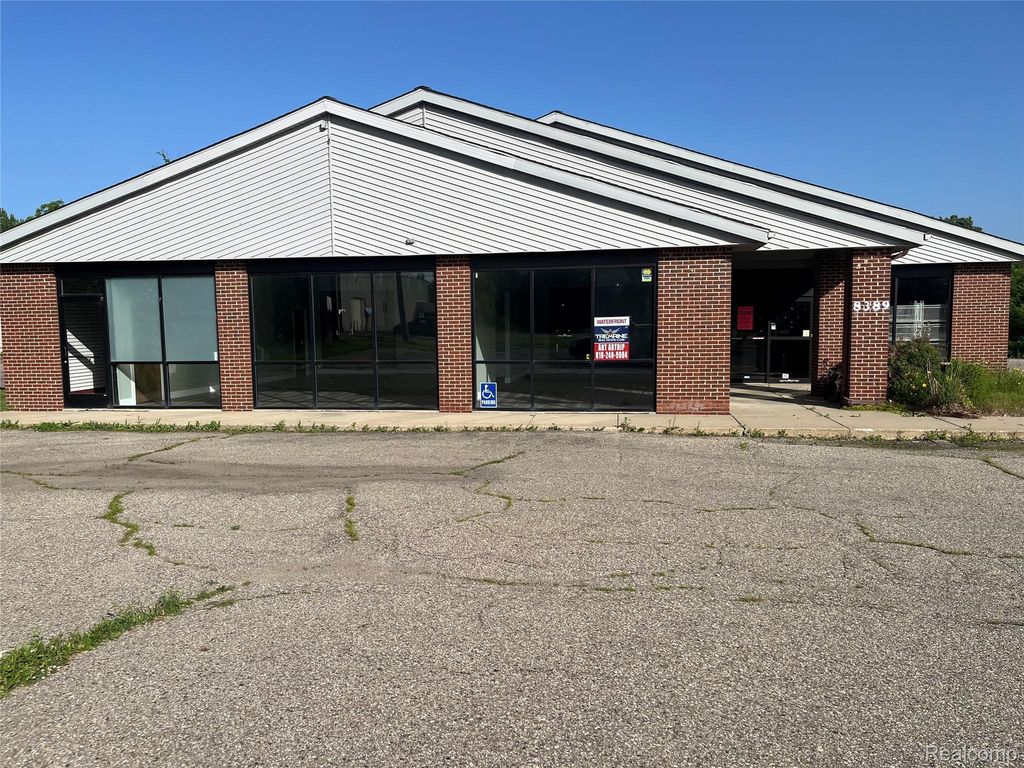 8389 Silver Lake Road, Argentine township