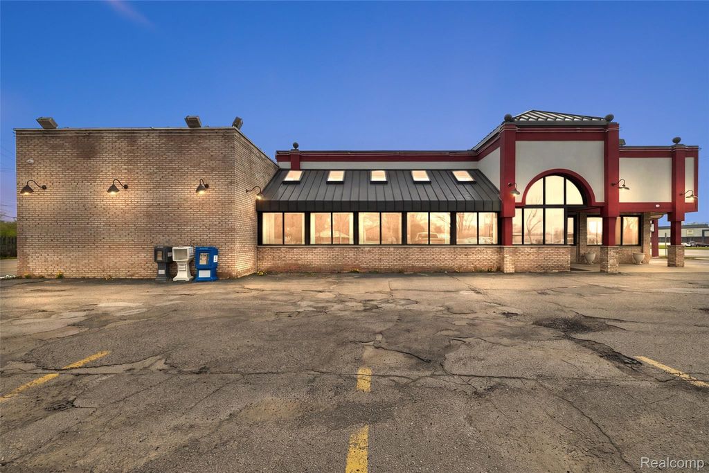37116 S Groesbeck Highway, Clinton charter township