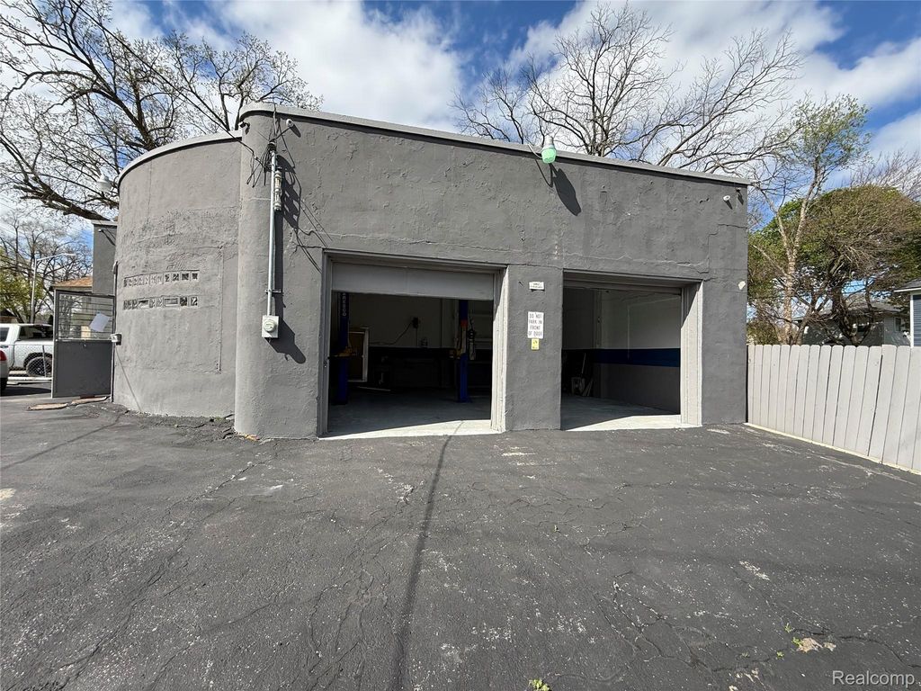 128 Baldwin Avenue, Pontiac city