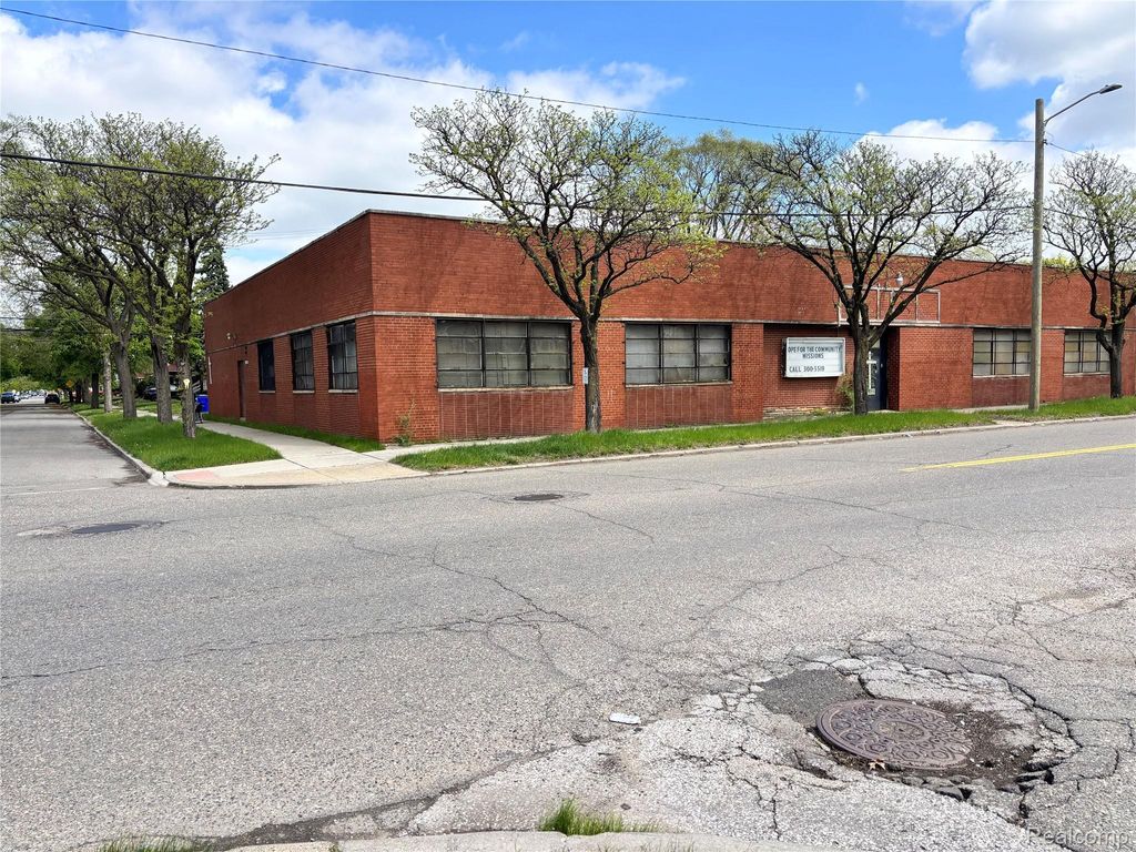 3240 Puritan, Detroit city