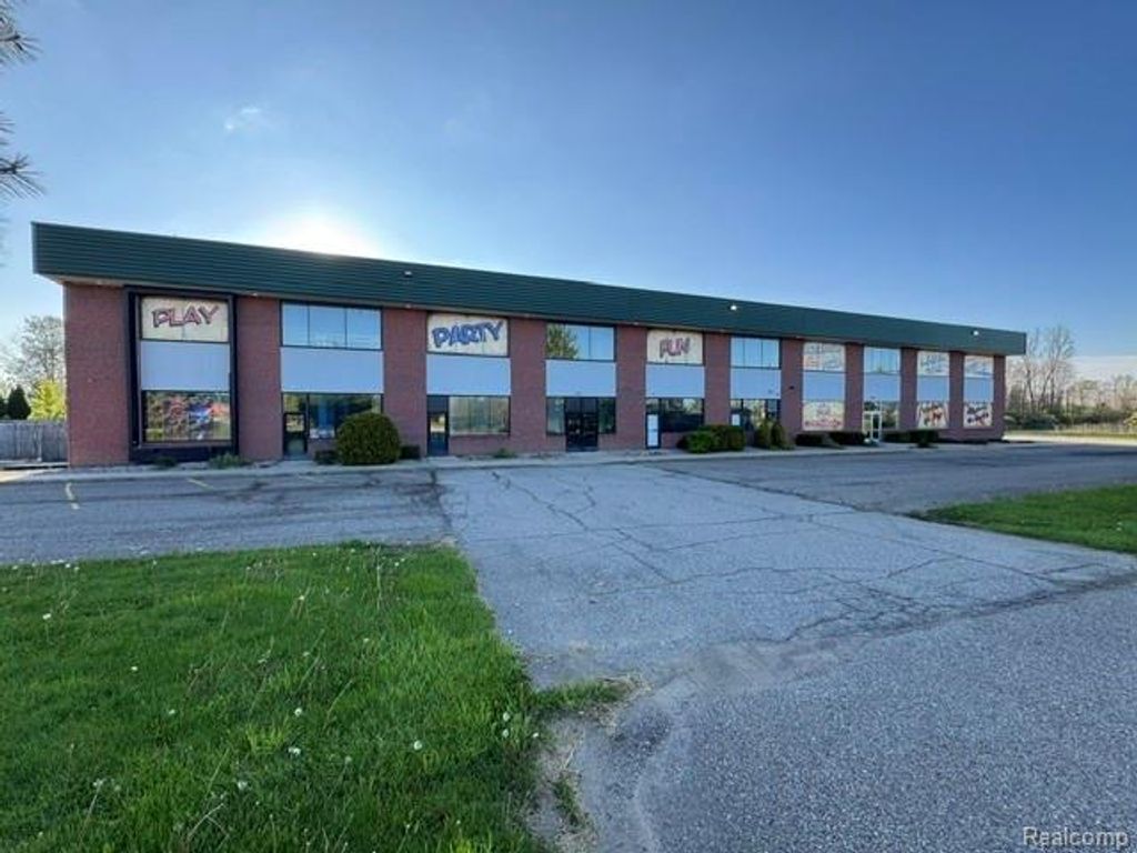 1800 N Burkhart Road, Howell township