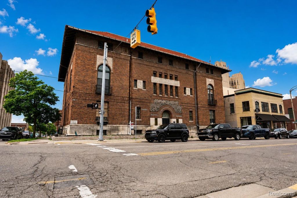 142 W 2nd Street, Flint city