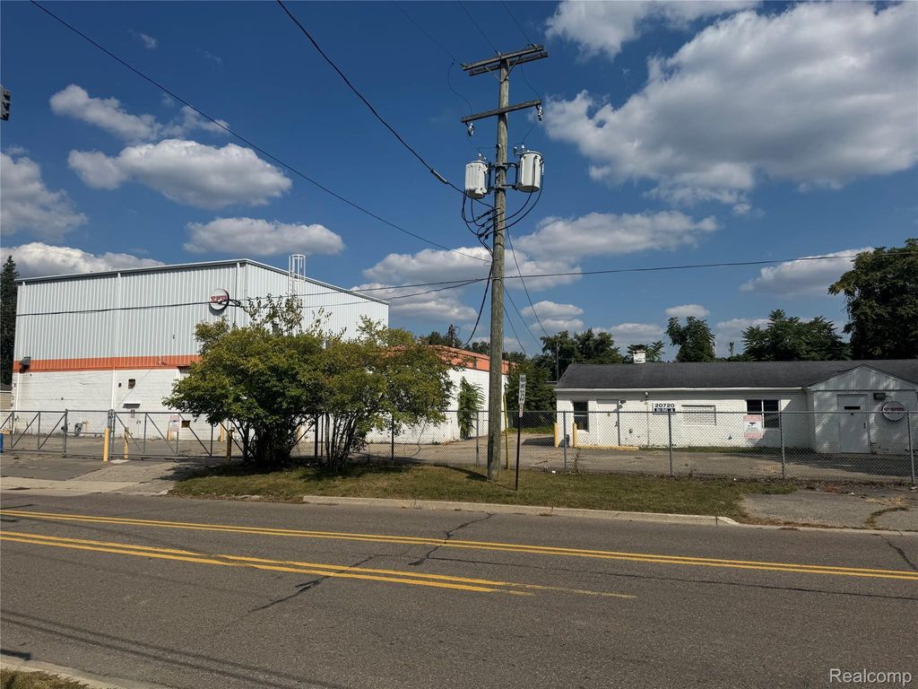 20720 Tuck Road, Farmington city