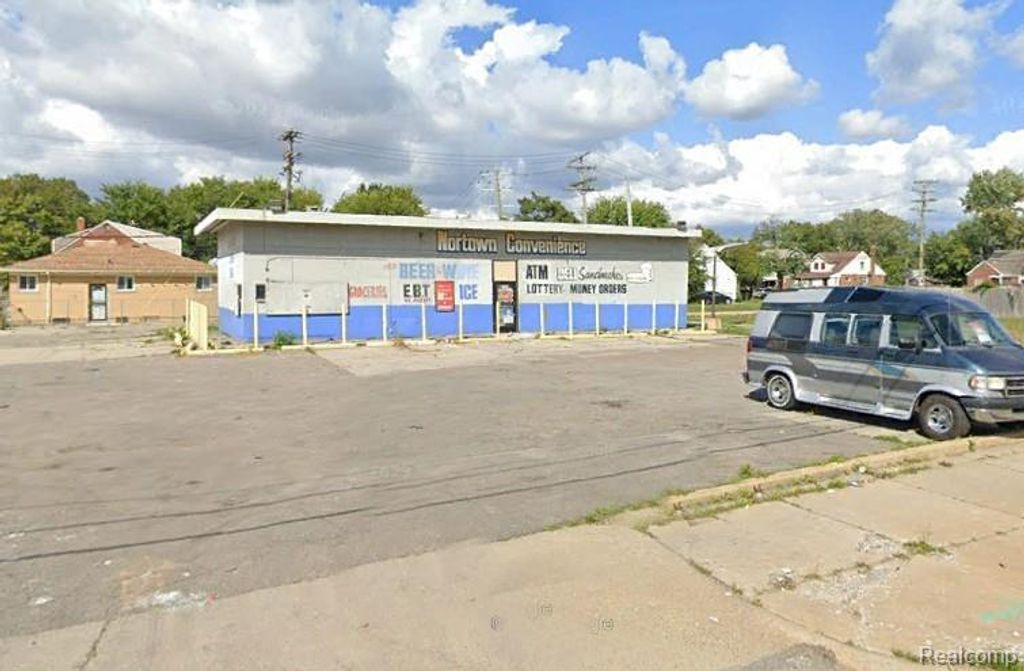 6701 E 7 Mile Road, Detroit city