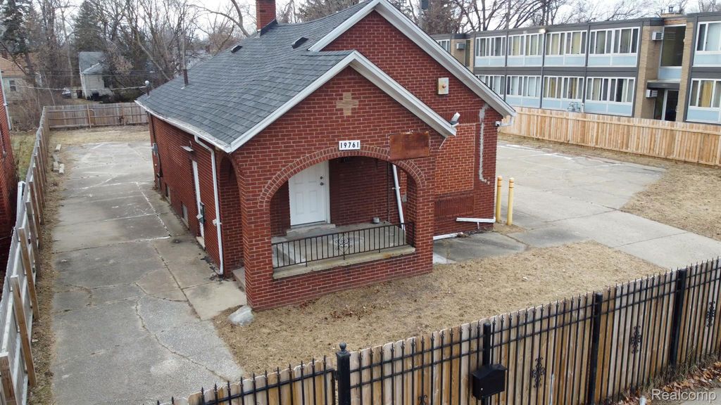 19761 Greenfield Road, Detroit city
