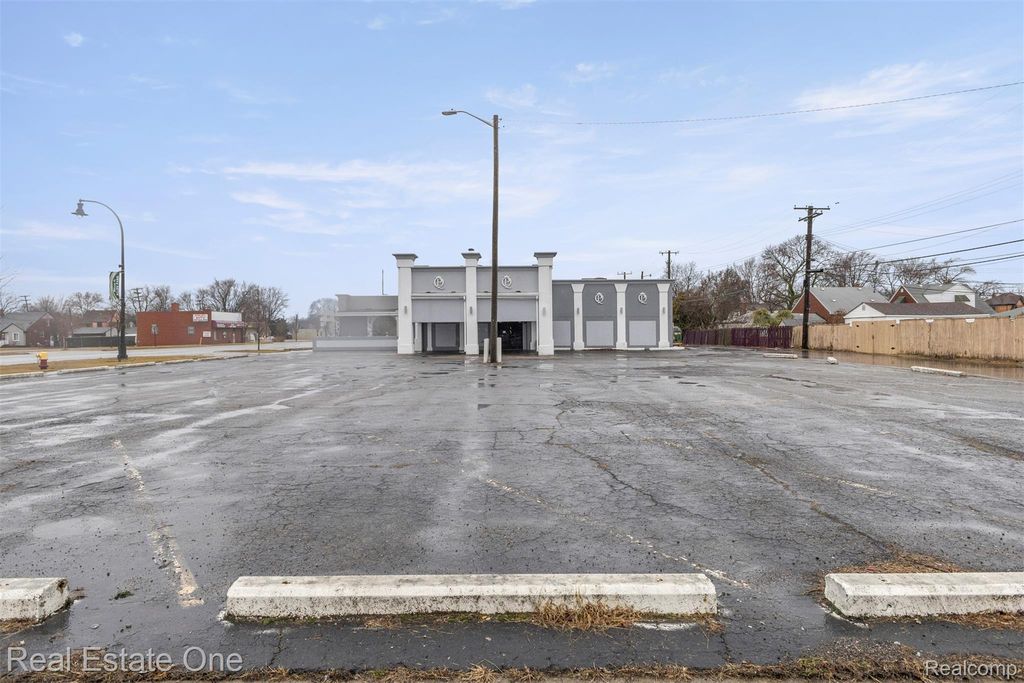 16736 Ecorse Road, Allen Park city