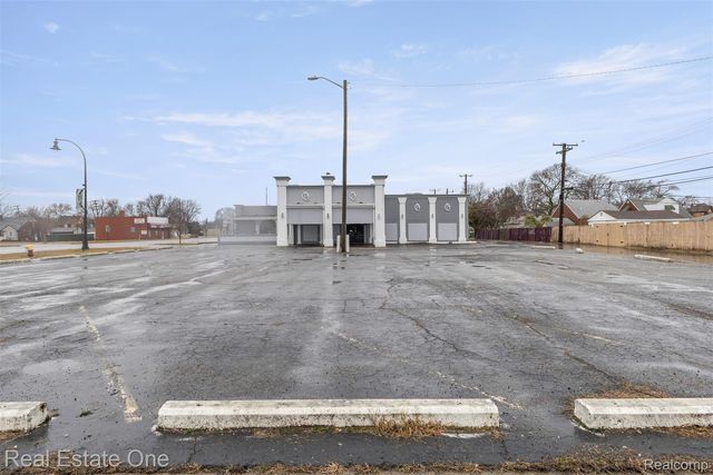 16736 Ecorse Road, Allen Park