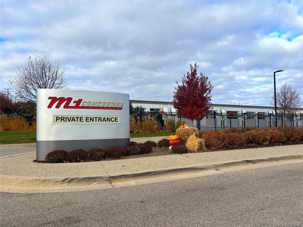 57 Pit Lane, Pontiac city