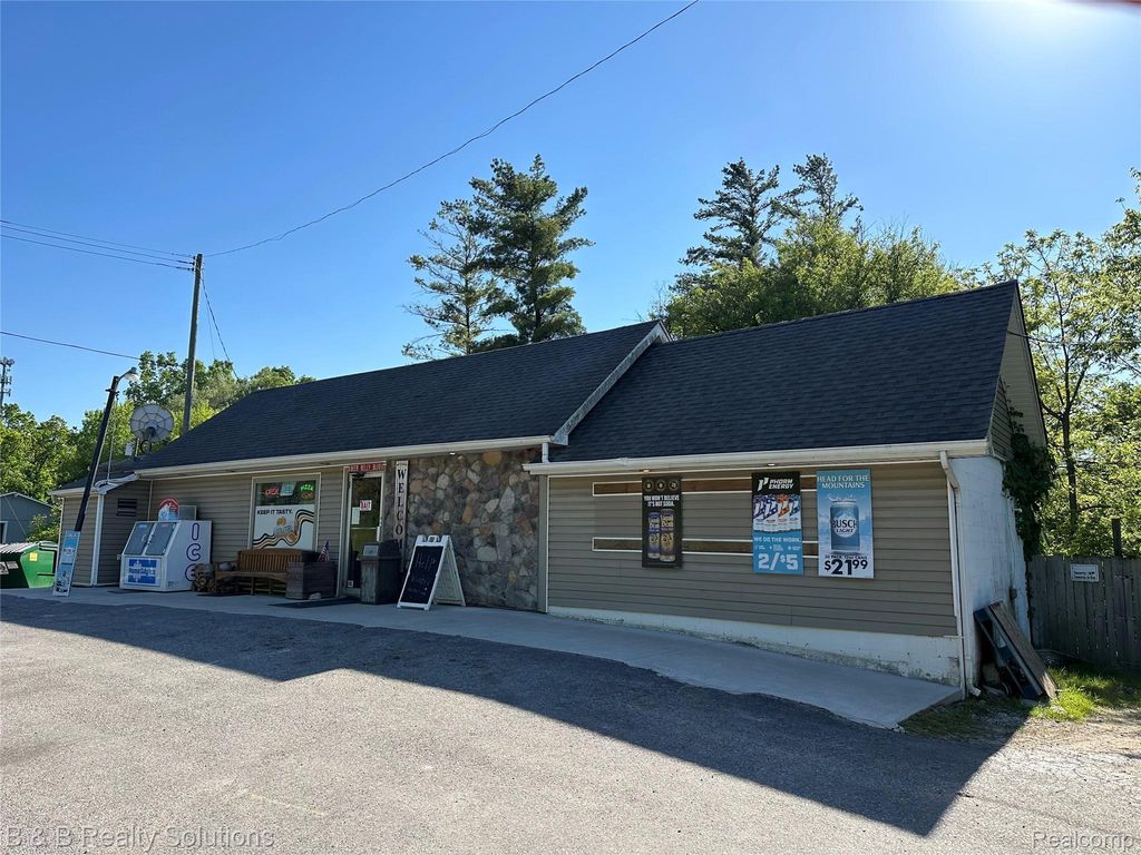 5009 Lapeer Road, Deerfield township