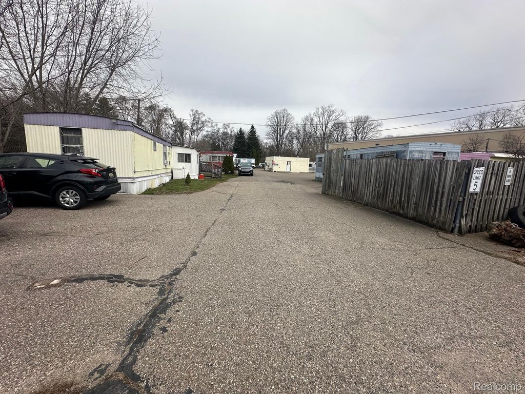 28730 Grand River Avenue, Farmington Hills city