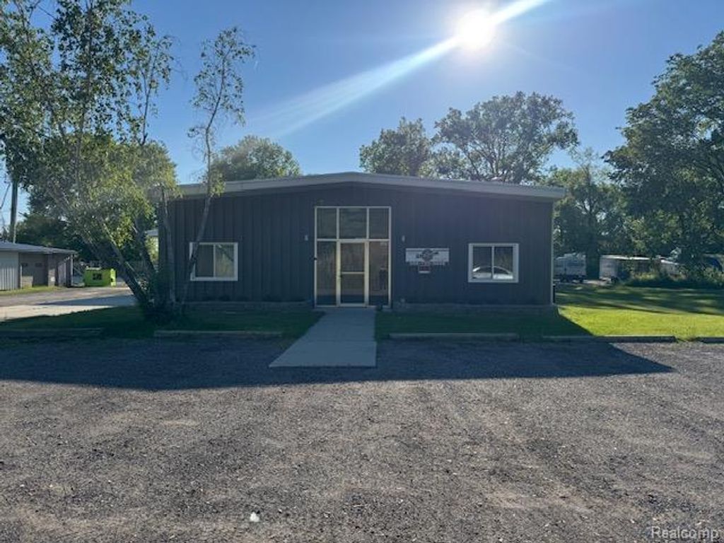 9972 Dixie Highway, Ira township
