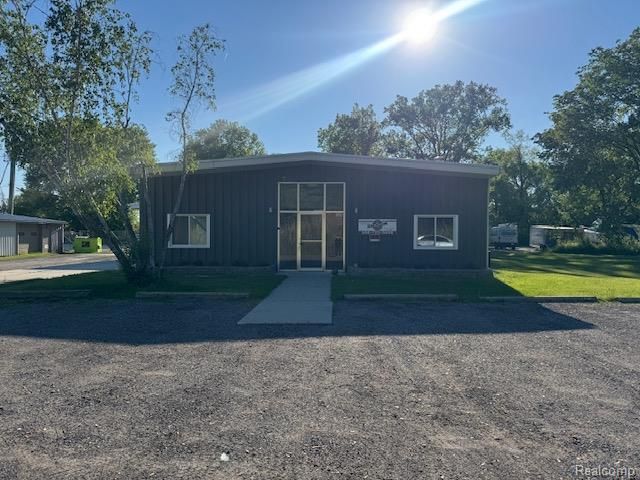 9972 Dixie Highway, Ira
