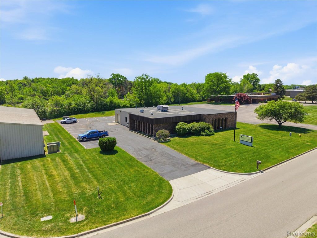 5081 Exchange Drive, Flint city