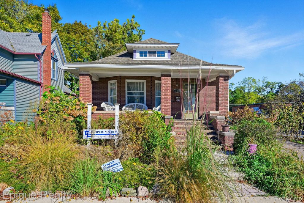 33432 Oakland Street, Farmington city