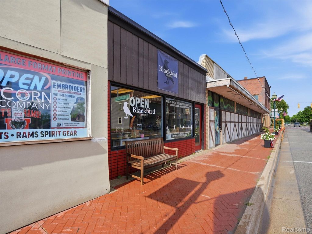118 W State Street, Montrose city