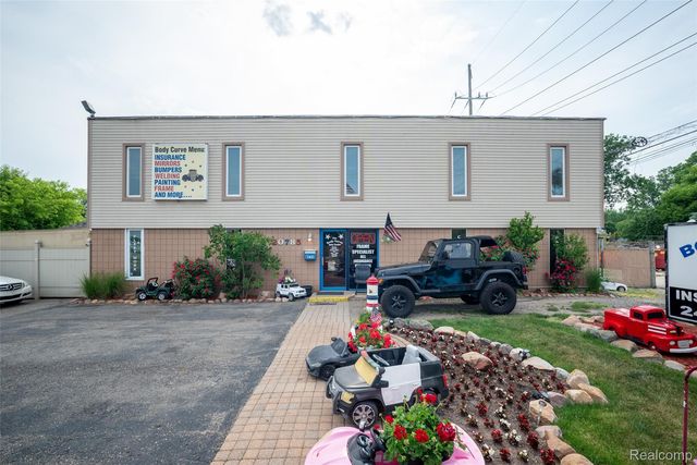 20785 Orchard Lake Road, Farmington