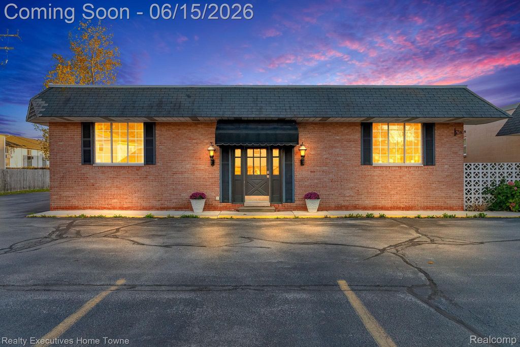2928 Pine Grove Avenue, Port Huron city