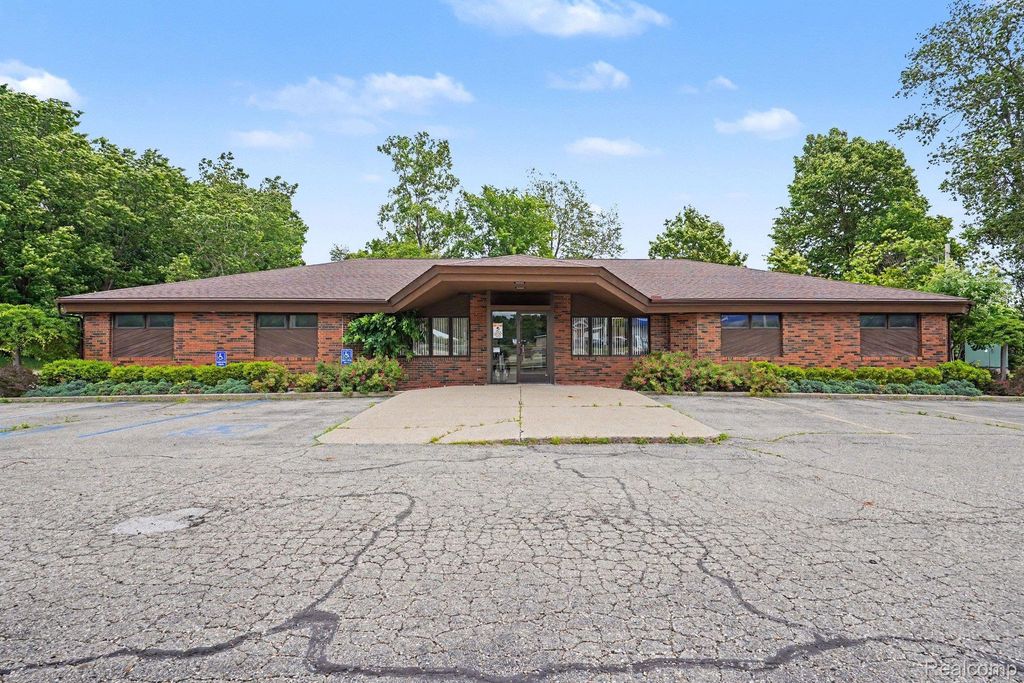 1500 N Main Street, Lapeer city