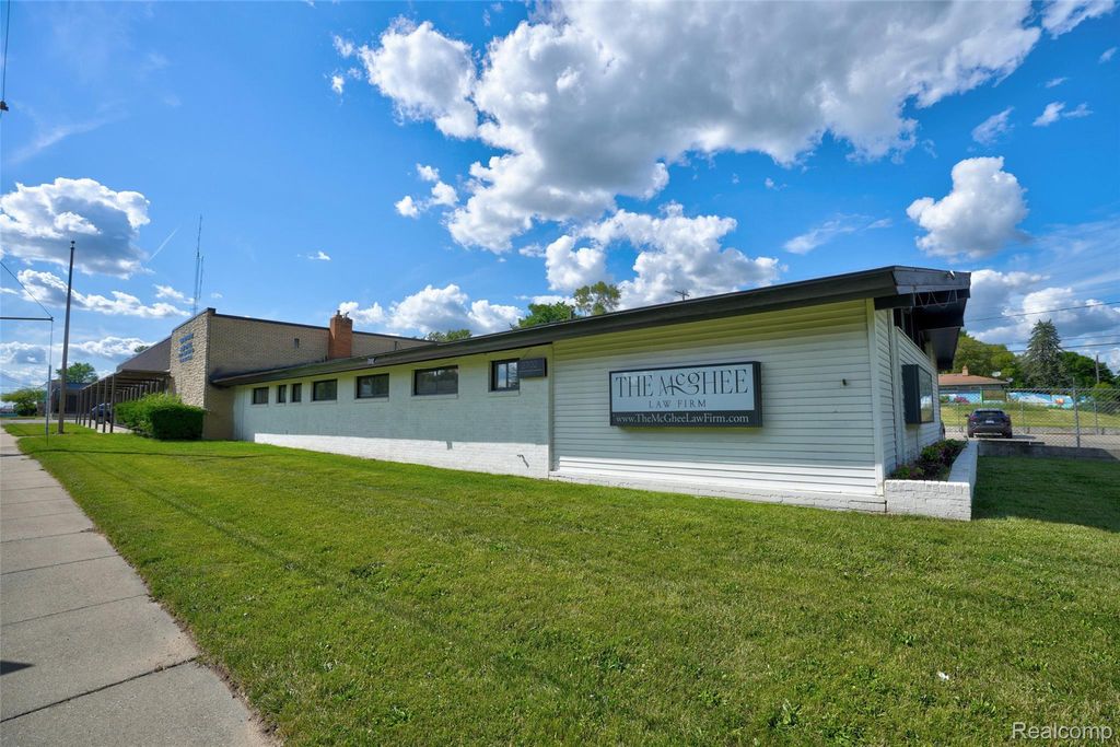 2702 Flushing Road, Flint city