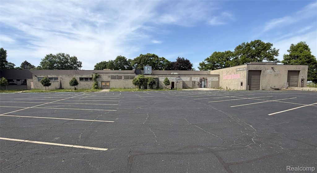 850 Ladd Road, Commerce charter township