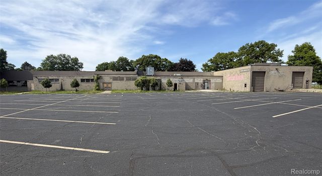 850 Ladd Road, Walled Lake