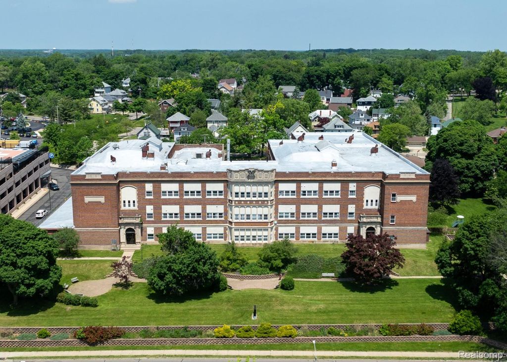 1210 E Michigan Avenue, Jackson city
