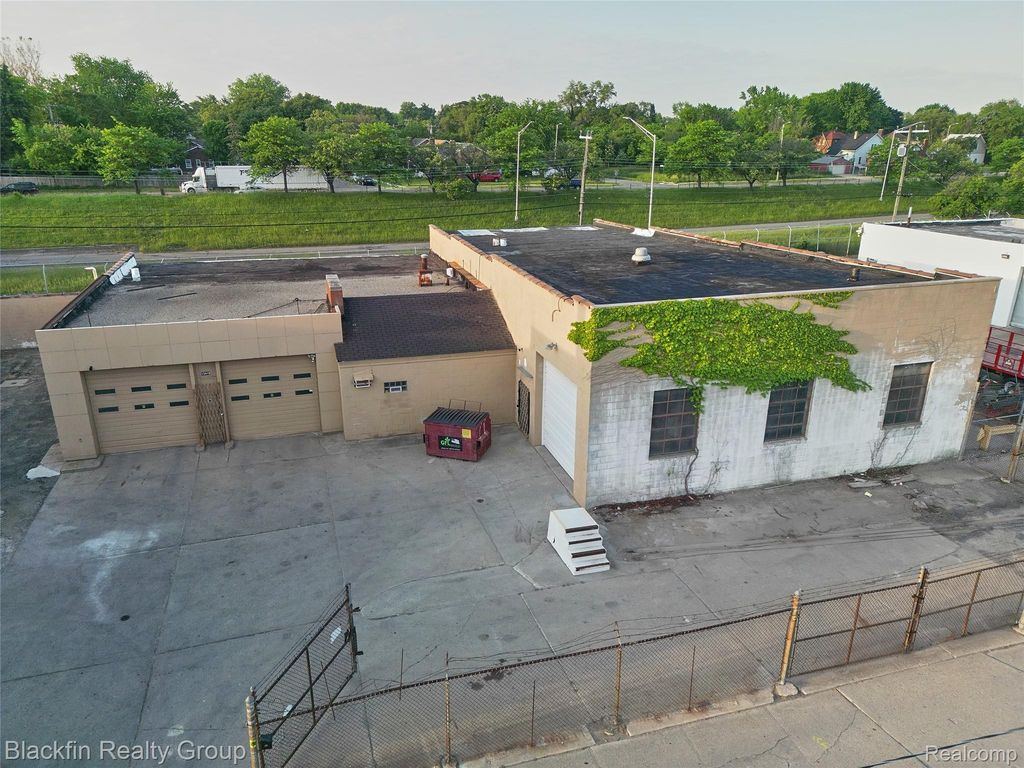 15410 Harper Avenue, Detroit city