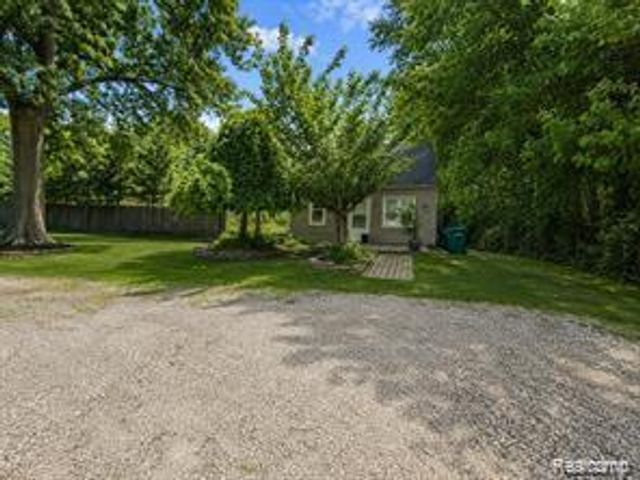 6851 Merriman Road, Romulus