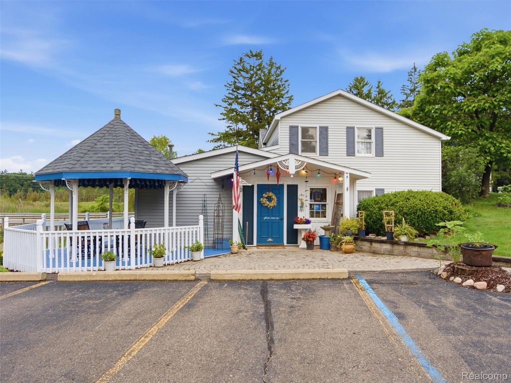 425 S Ortonville Road, Brandon charter township