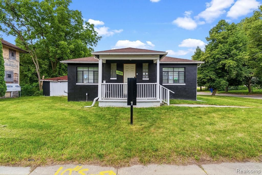 1202 S Grand Traverse Street, Flint city