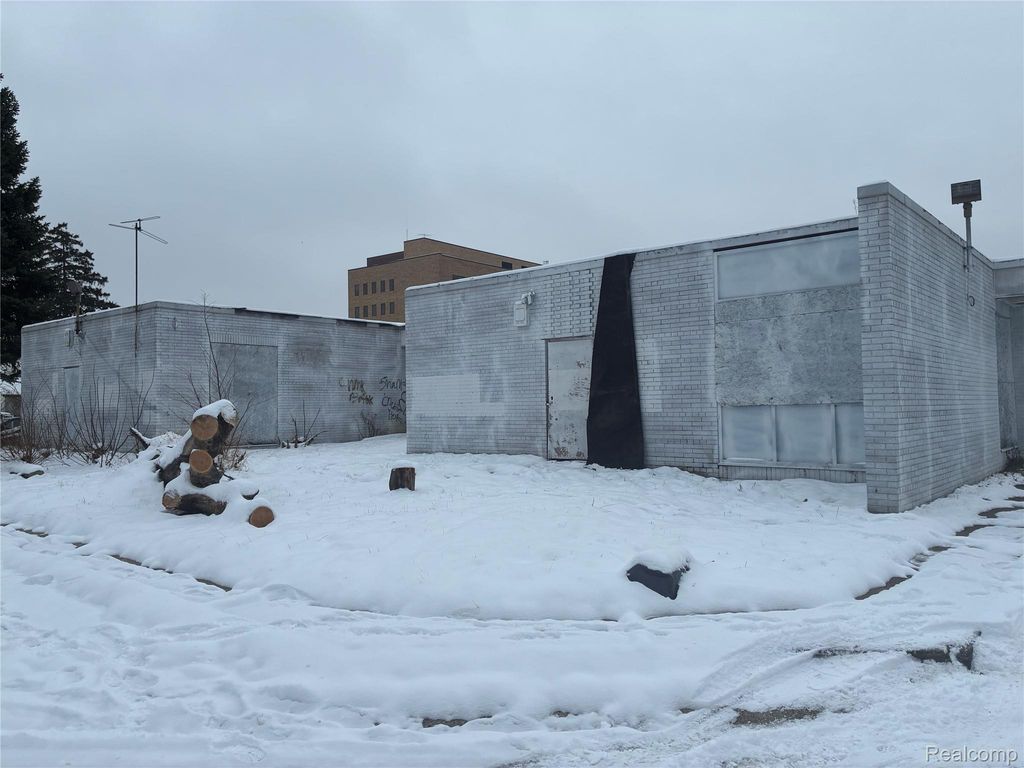 500 W Huron Street, Pontiac city