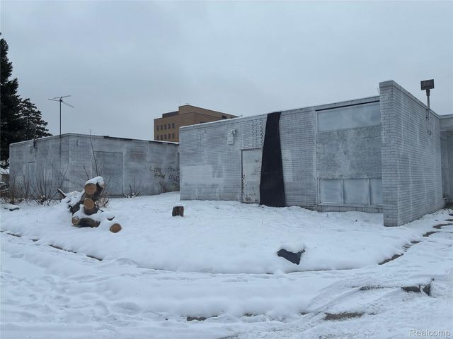 500 W Huron Street, Pontiac