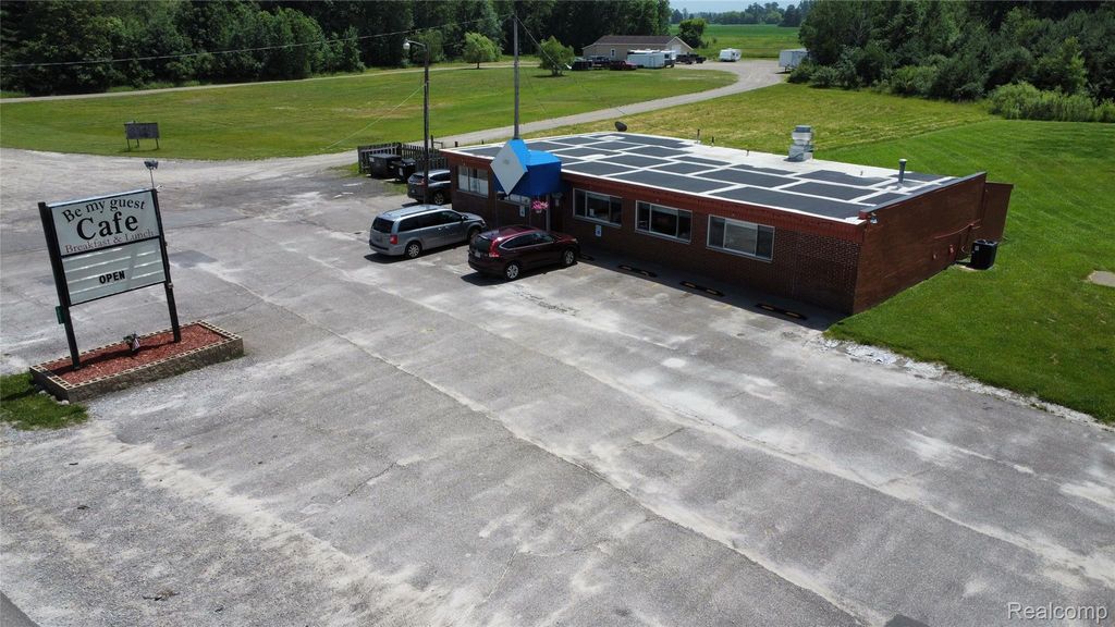 10691 W Grand River Road, Handy township
