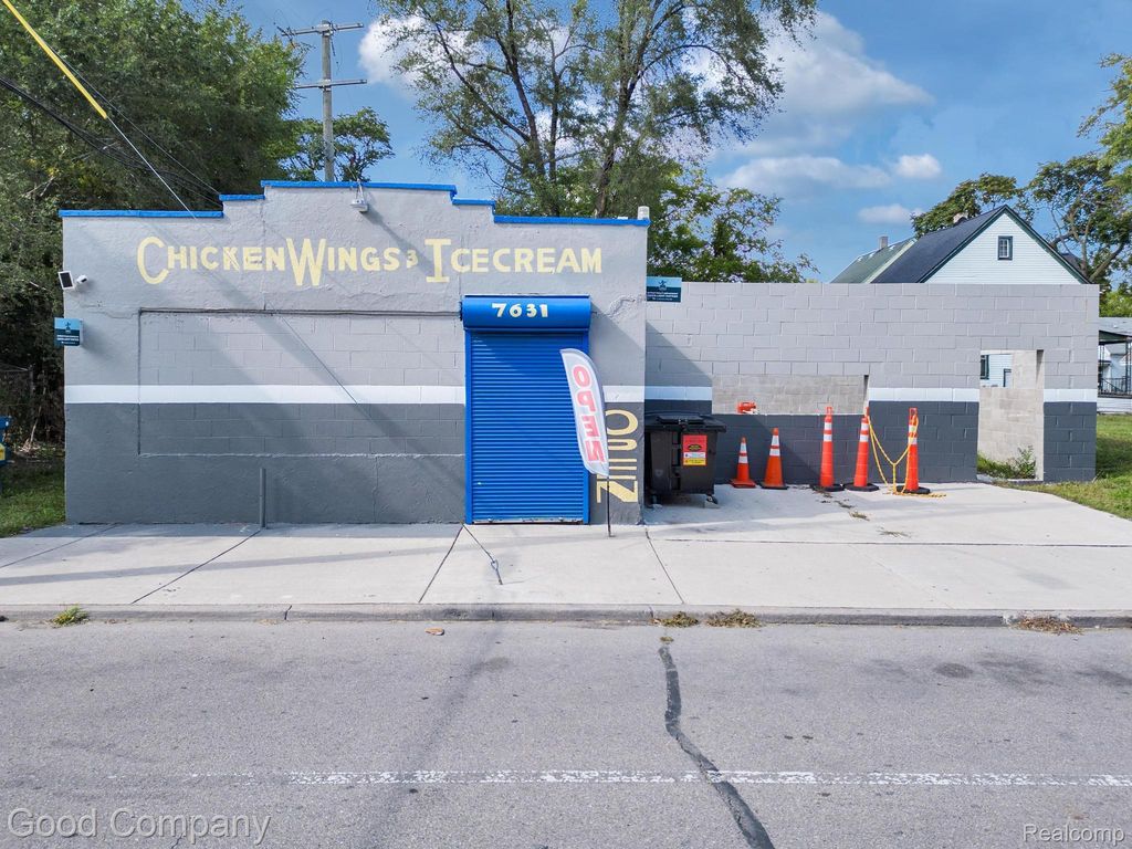 7631 E Warren Avenue, Detroit city
