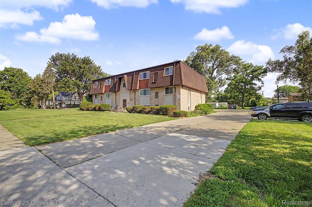 34190 Forest Street, Wayne city
