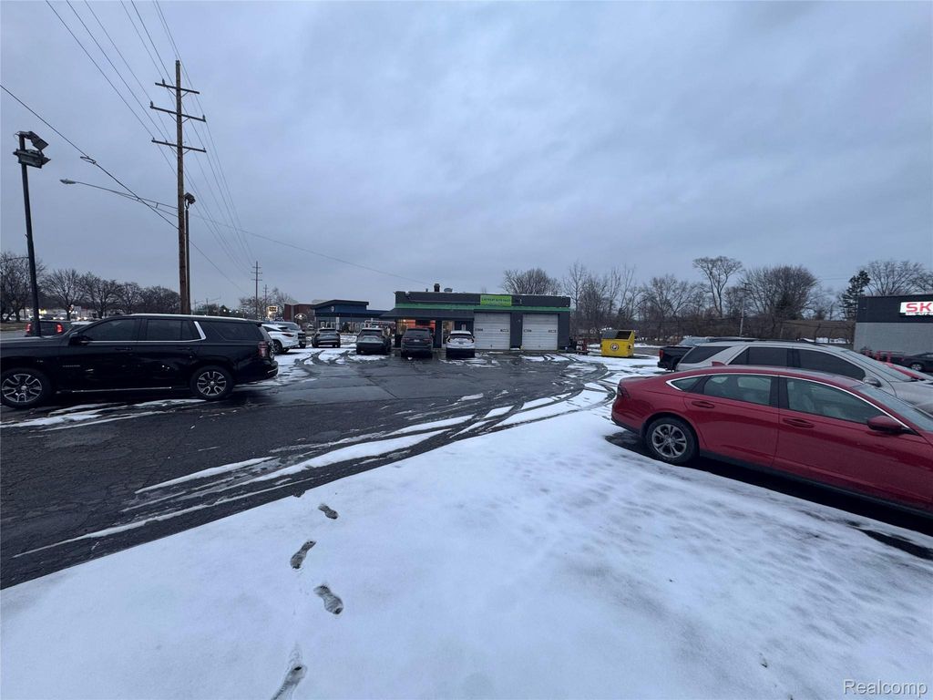 36320 S Gratiot Avenue, Clinton charter township