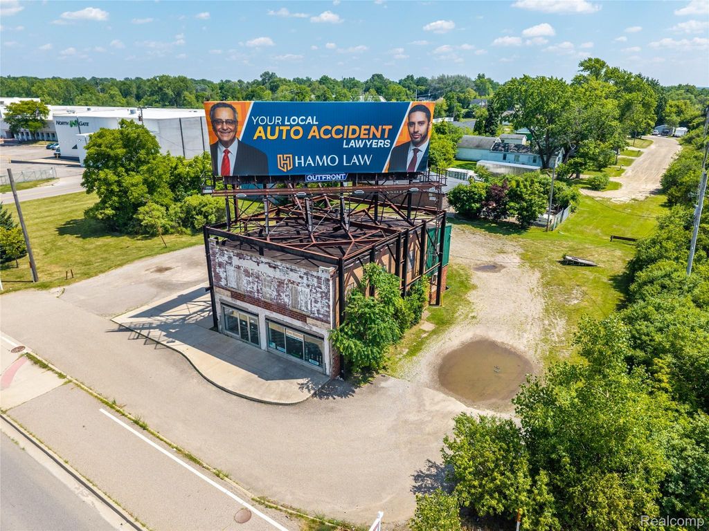 3413 Corunna Road, Flint charter township