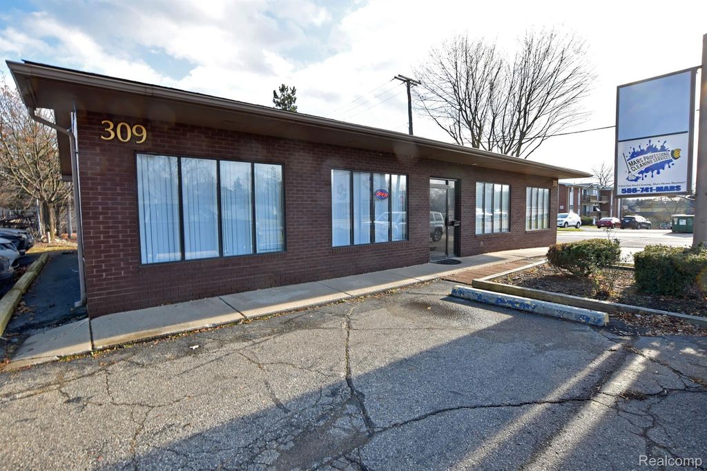 311 Southbound Gratiot Avenue, Mt. Clemens city