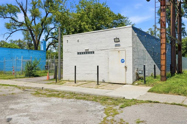 19512 Schoolcraft, Detroit