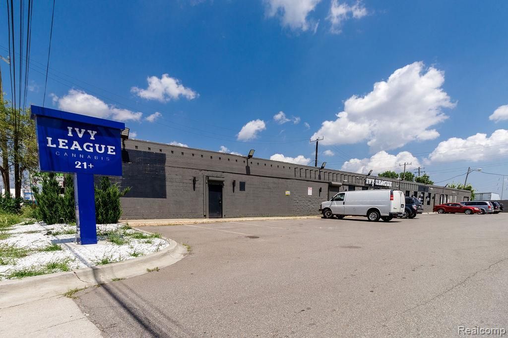 465 S Schaefer Highway, Detroit city