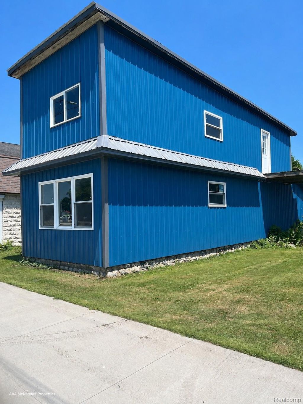 115 S Robinson Street, Perrinton village