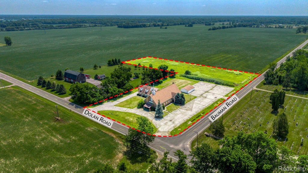 9735 Dolan Road, Columbus township