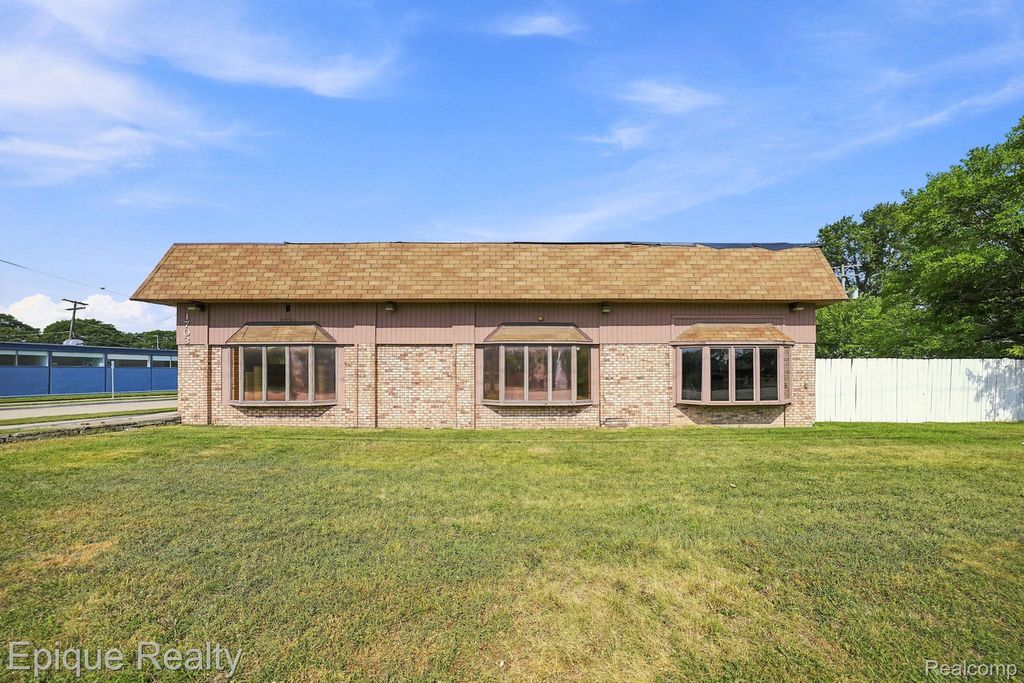31703 Jefferson Avenue, St. Clair Shores city