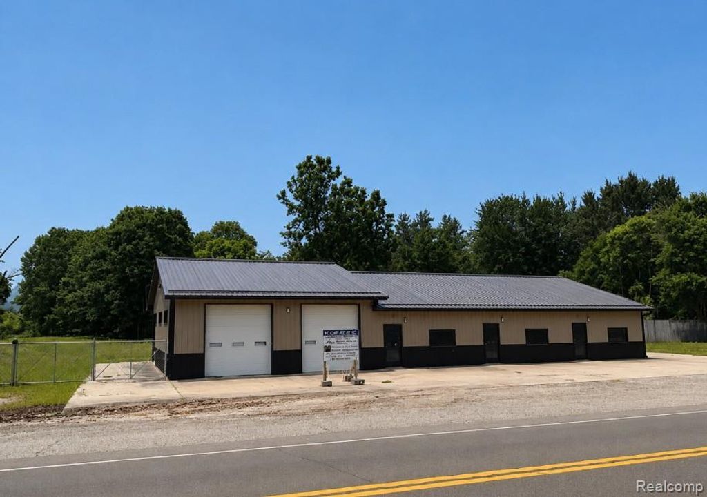 6390 N Lapeer Road, Deerfield township