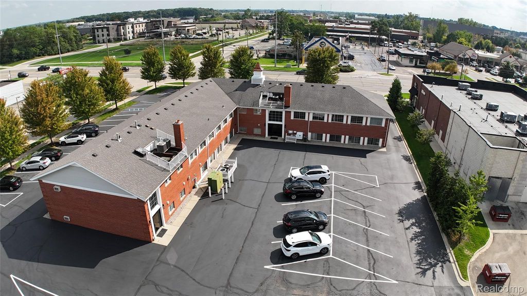 2820 W Maple Road, Troy city