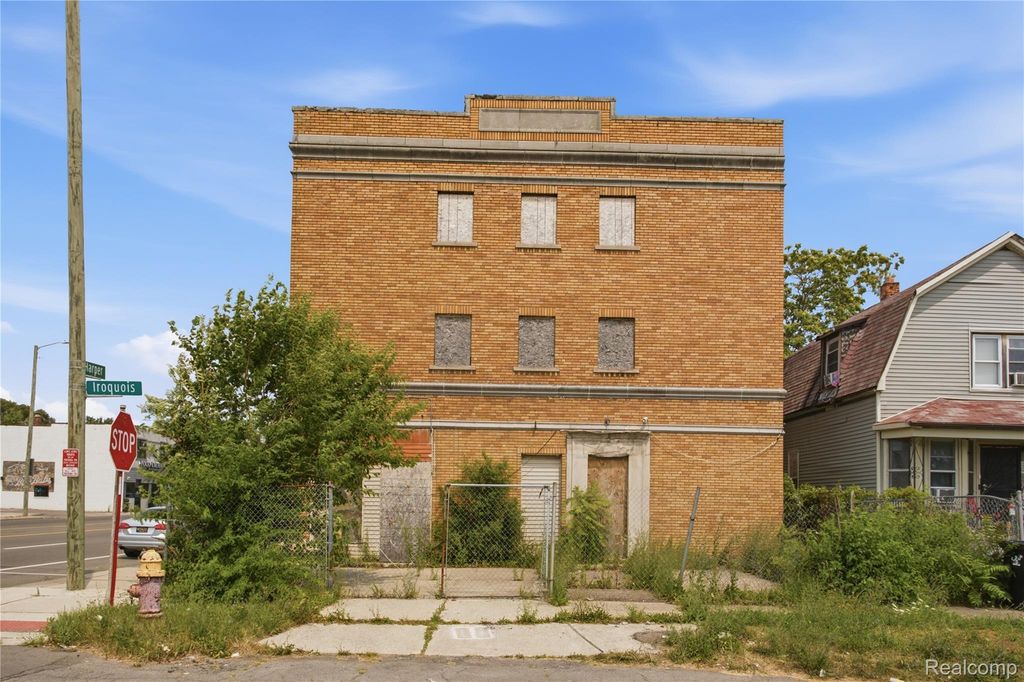 6494 Iroquois Street, Detroit city
